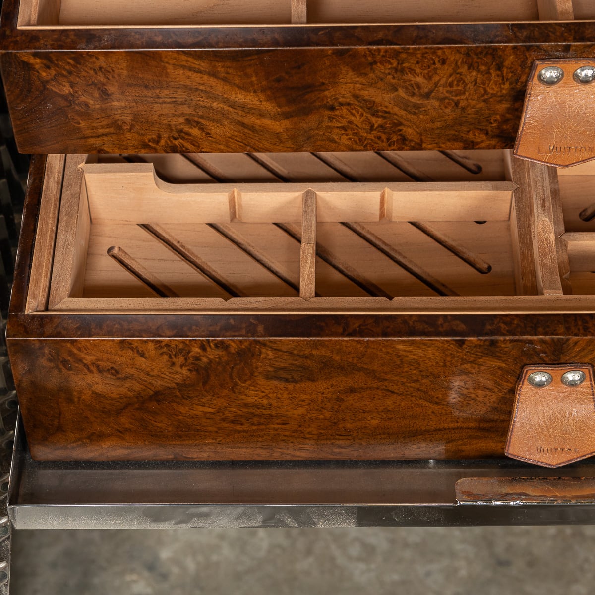 A ROLLS ROYCE RADIATOR GRILLE HUMIDOR AND ACCESSORIES CASE - Image 28 of 30