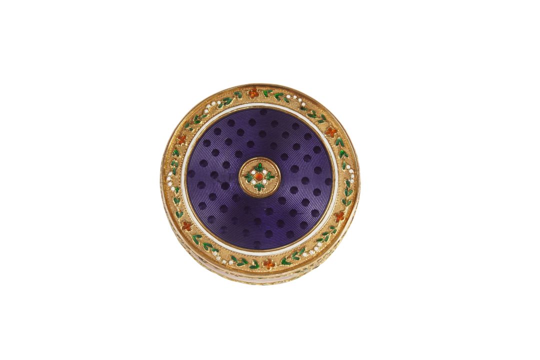 A FINE 18TH CENTURY GOLD AND ENAMEL BONBONNIERE, DANIEL MARCHAND & CO. C. 1785 - Image 2 of 30