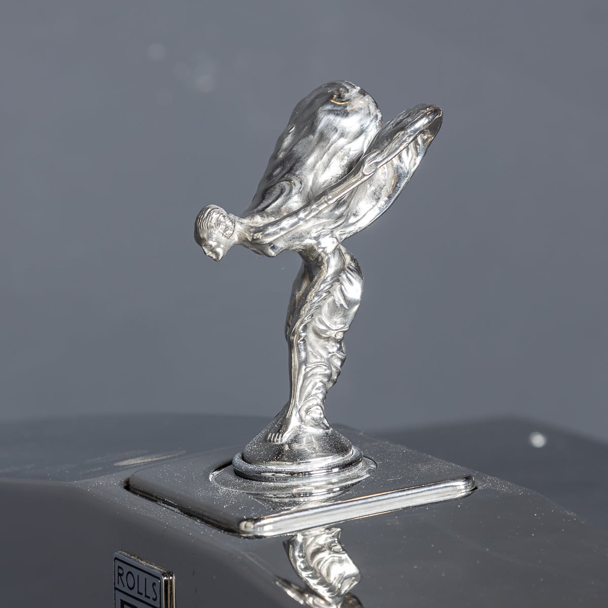 A ROLLS ROYCE RADIATOR GRILLE HUMIDOR AND ACCESSORIES CASE - Image 3 of 30