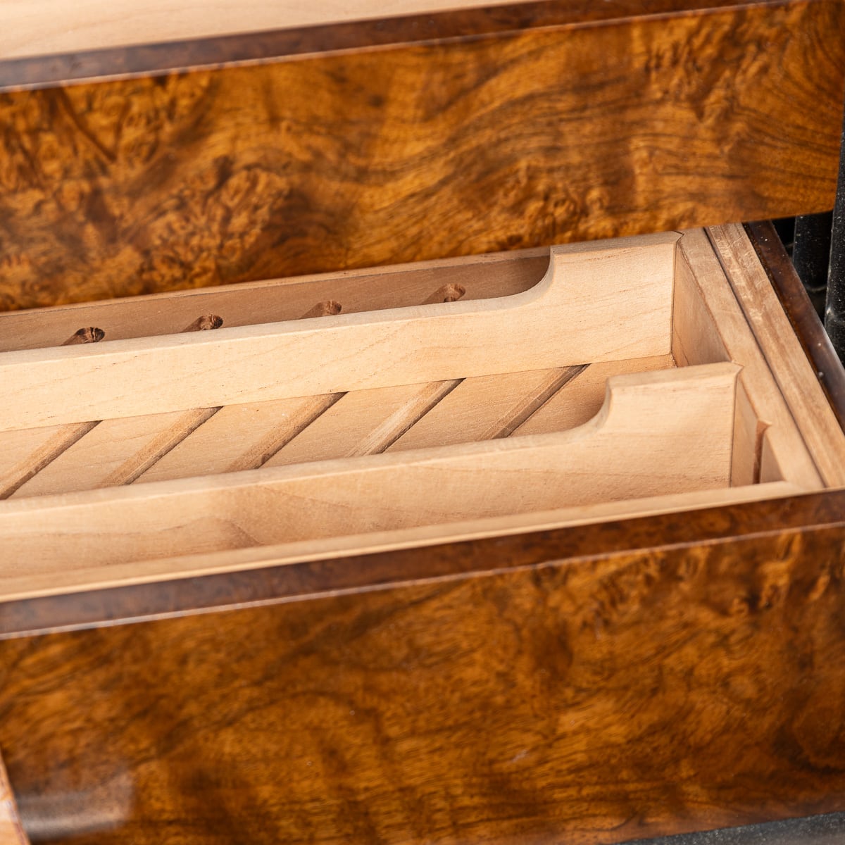 A ROLLS ROYCE RADIATOR GRILLE HUMIDOR AND ACCESSORIES CASE - Image 26 of 30