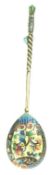 AN EARLY 20TH CENTURY RUSSIAN SILVER AND ENAMEL SPOON, 6TH ARTEL, C. 1915
