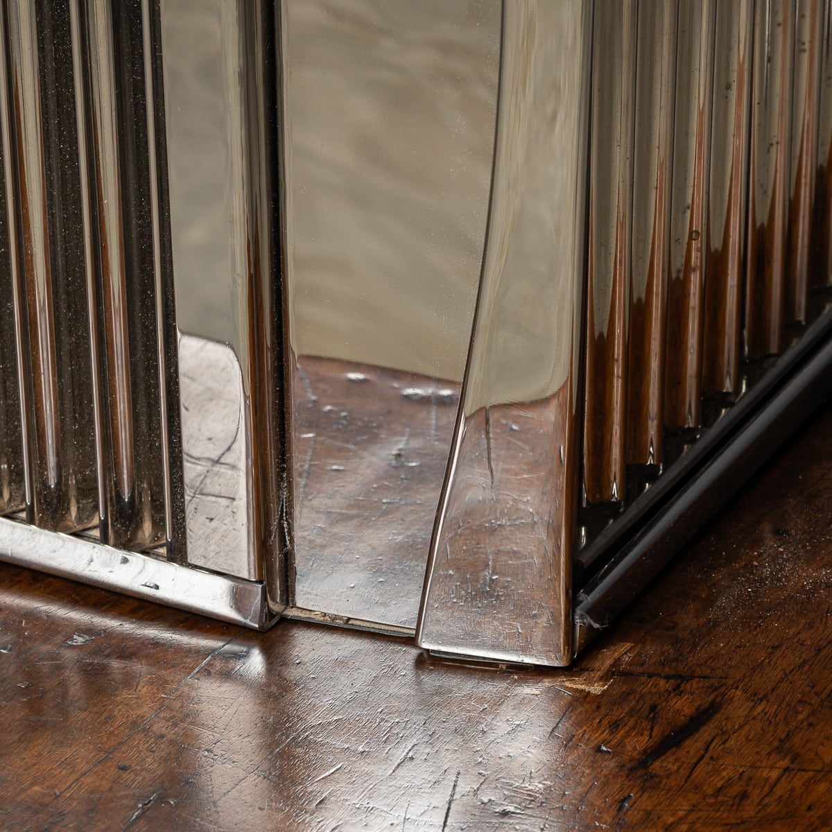 A ROLLS ROYCE RADIATOR GRILLE HUMIDOR AND ACCESSORIES CASE - Image 12 of 30