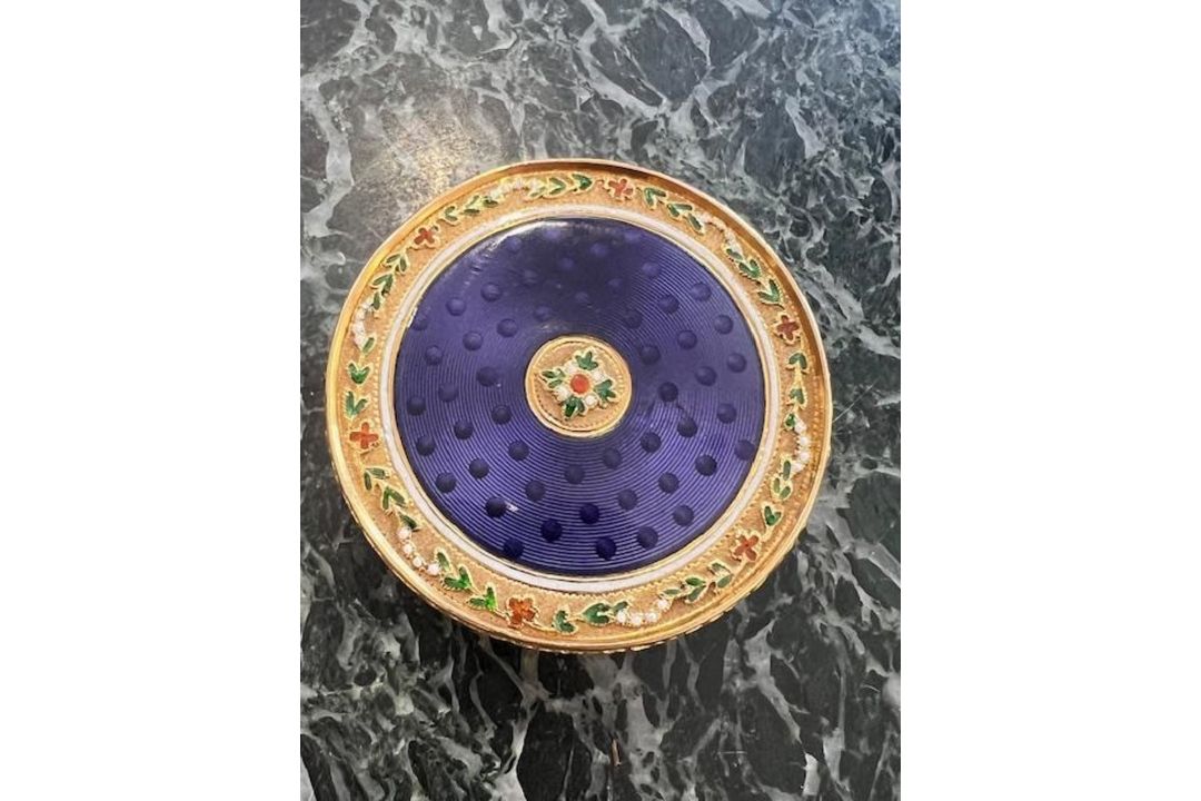 A FINE 18TH CENTURY GOLD AND ENAMEL BONBONNIERE, DANIEL MARCHAND & CO. C. 1785 - Image 28 of 30