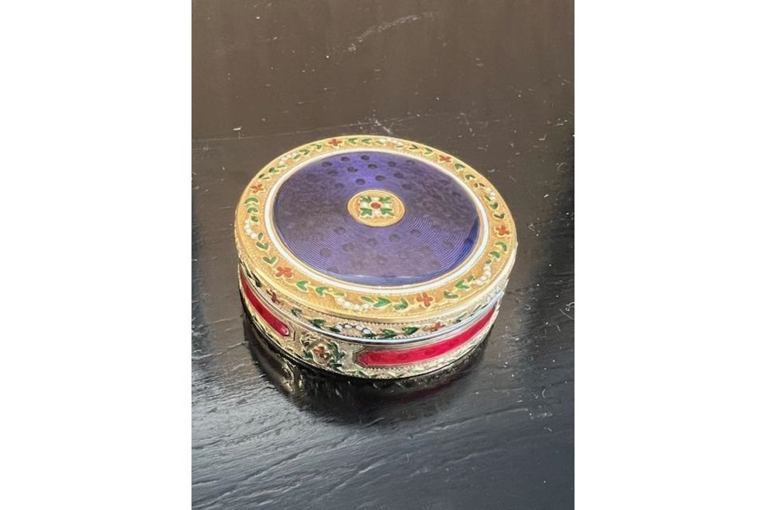 A FINE 18TH CENTURY GOLD AND ENAMEL BONBONNIERE, DANIEL MARCHAND & CO. C. 1785 - Image 27 of 30