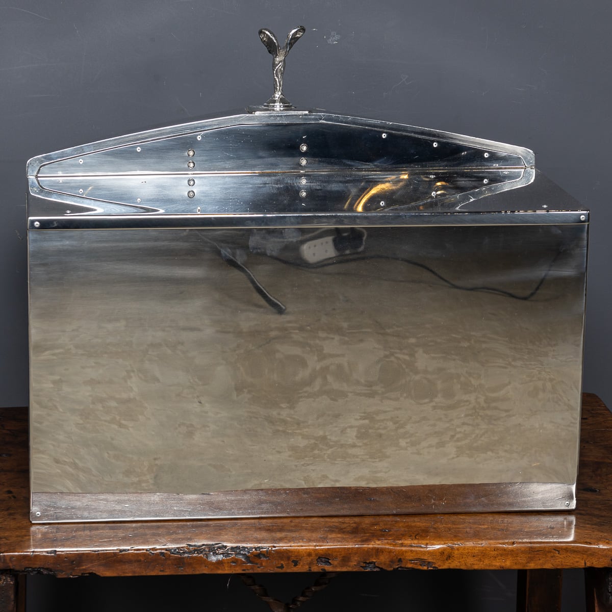 A ROLLS ROYCE RADIATOR GRILLE HUMIDOR AND ACCESSORIES CASE - Image 17 of 30