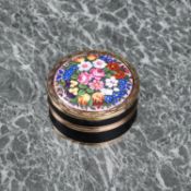A FINE 19TH CENTURY GOLD, ENAMEL AND TORTOISESHELL SNUFF BOX