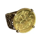 A GEORGE V 22CT GOLD HALF SOVEREIGN C. 1913 IN A GOLD RING