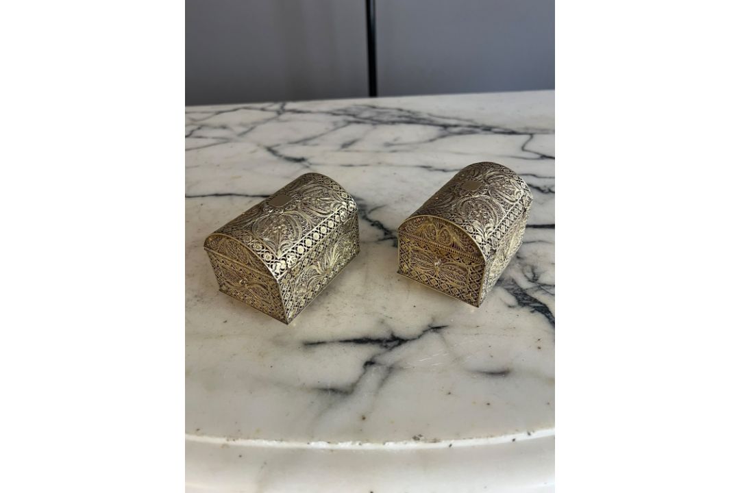 A PAIR OF SILVER GILT FILIGREE CASKETS, PROBABLY GOA, 18TH / 19TH CENTURY - Image 7 of 11