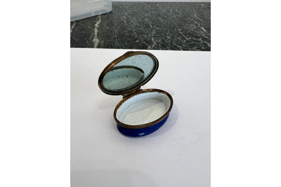 NELSON INTEREST: AN EARLY 19TH CENTURY SOUTH STAFFORDSHIRE ENAMEL PATCH BOX - Image 6 of 6