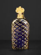 A FINE 18TH CENTURY 18CT GOLD AND BRISTOL BLUE GLASS SCENT BOTTLE, CIRCA 1770