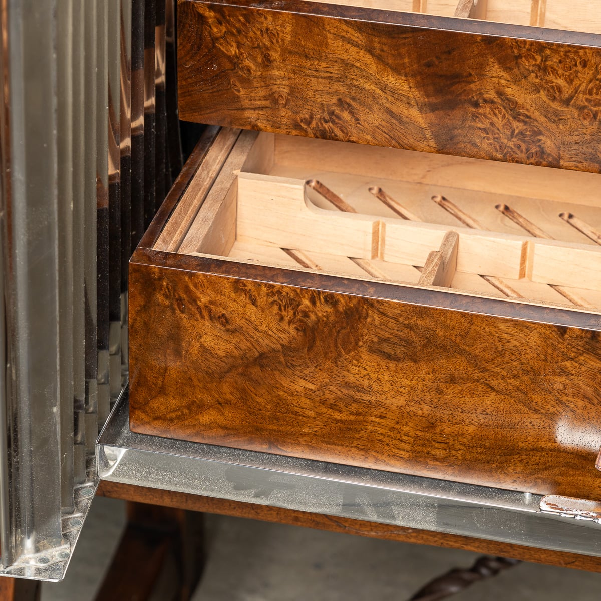 A ROLLS ROYCE RADIATOR GRILLE HUMIDOR AND ACCESSORIES CASE - Image 18 of 30
