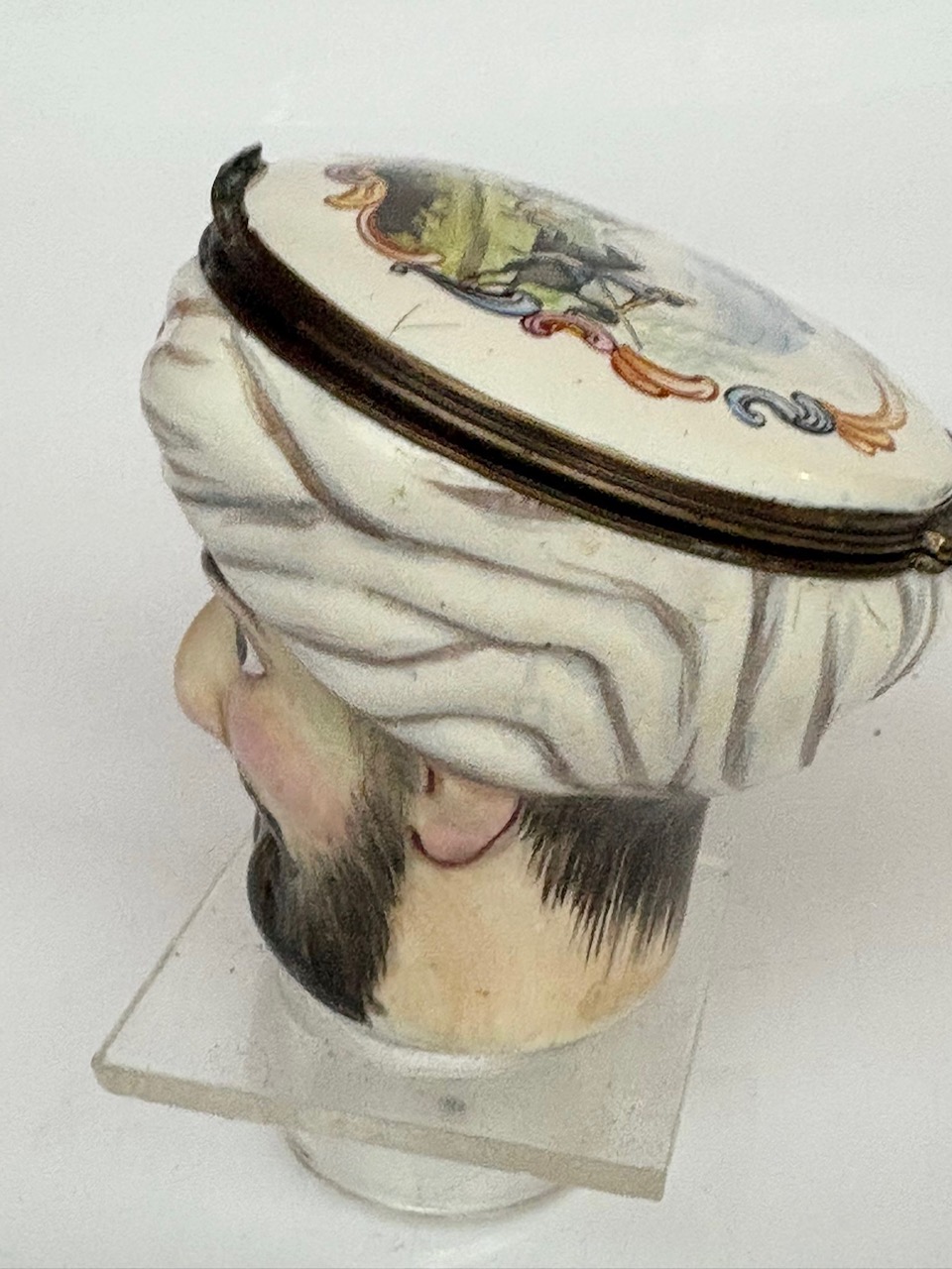 A RARE 18TH CENTURY ENGLISH BILSTON ENAMEL BONBONNIERE DEPICTING A TURK C. 1770-80 - Image 5 of 7