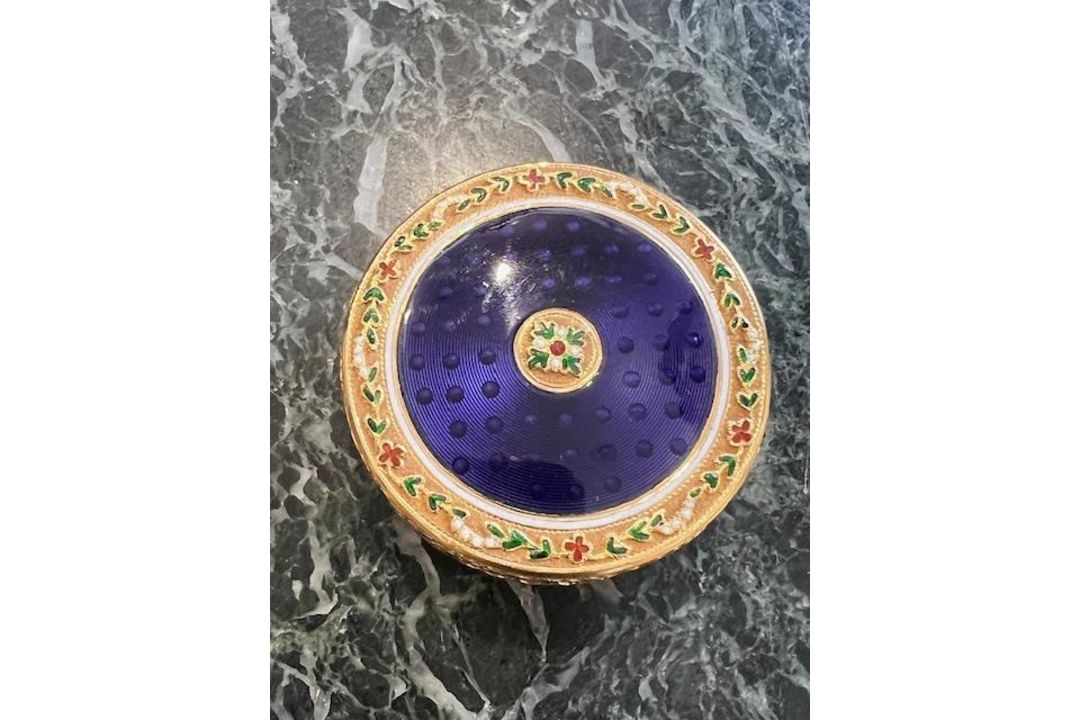 A FINE 18TH CENTURY GOLD AND ENAMEL BONBONNIERE, DANIEL MARCHAND & CO. C. 1785 - Image 19 of 30