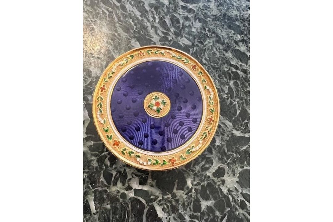 A FINE 18TH CENTURY GOLD AND ENAMEL BONBONNIERE, DANIEL MARCHAND & CO. C. 1785 - Image 30 of 30