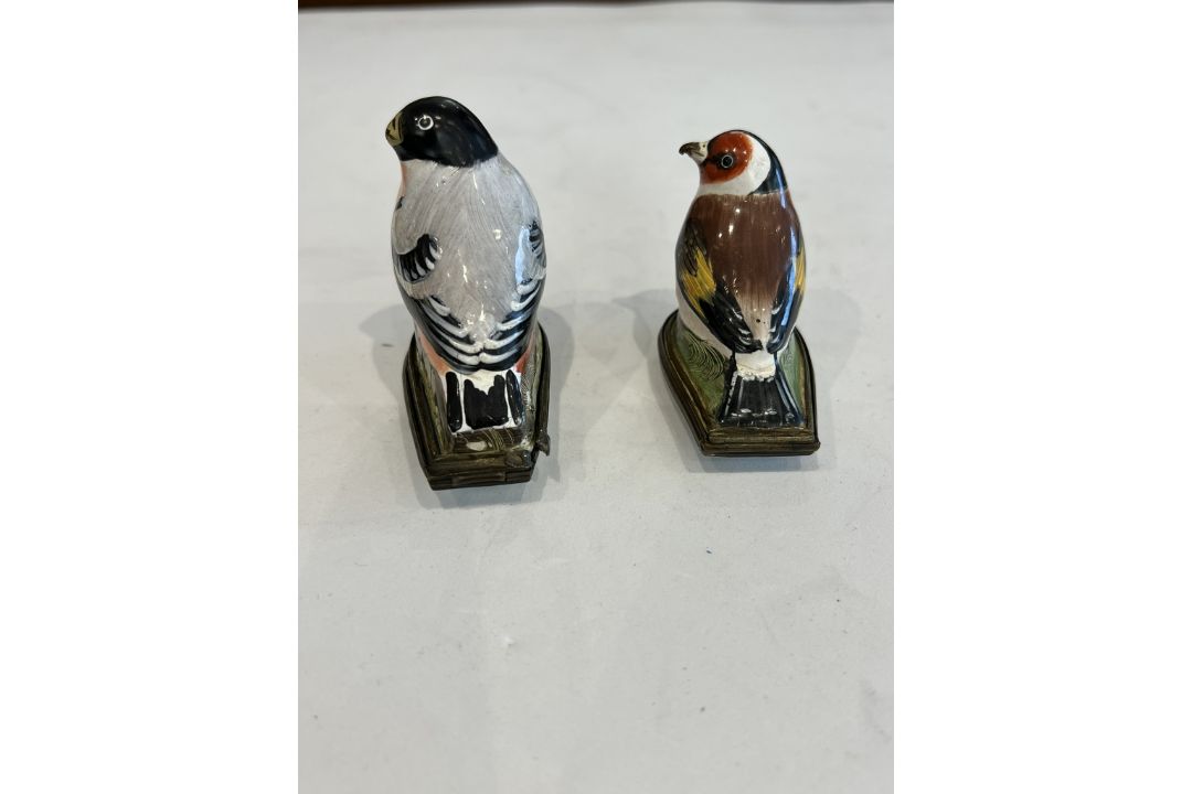TWO 18TH CENTURY BILSTON ENAMEL BIRD BONBONNIERES - Image 4 of 4