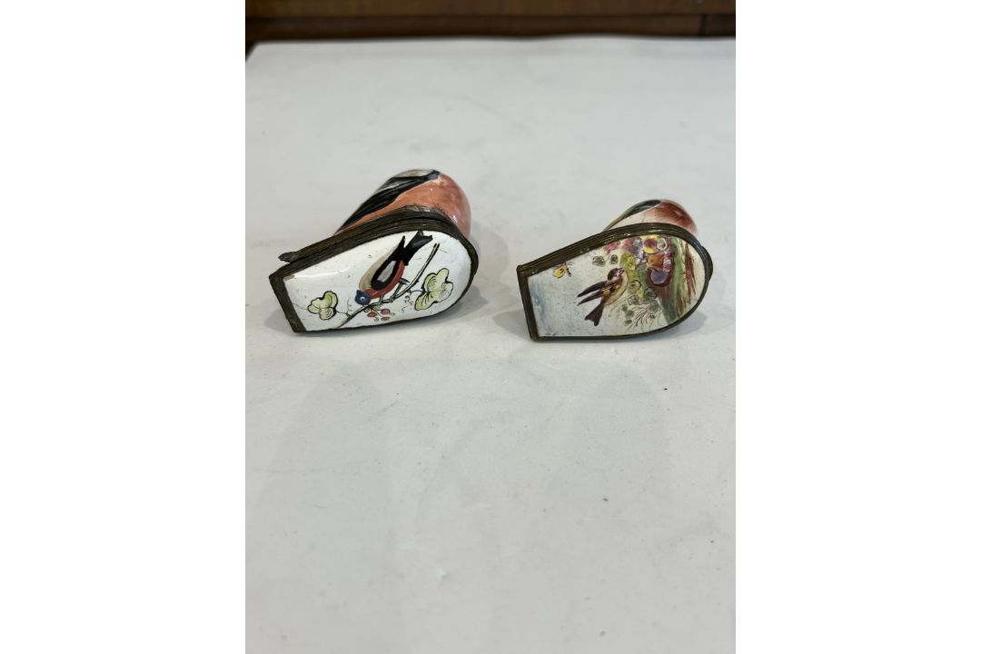 TWO 18TH CENTURY BILSTON ENAMEL BIRD BONBONNIERES - Image 2 of 4