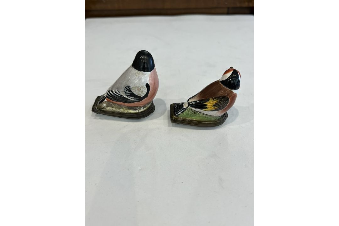 TWO 18TH CENTURY BILSTON ENAMEL BIRD BONBONNIERES - Image 3 of 4