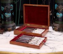 A SET OF TWELVE 18TH CENTURY GERMAN PORCELAIN MOUNTED KNIVES, PROBABLY MEISSEN