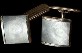 Paar Silber-835- Manchettenknöpfe, Front mit Perlmutt-Platte "HGR", zus. 15,4 gr.