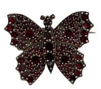 Granat Brosche "Schmetterling" älter, 3x3,6 cm