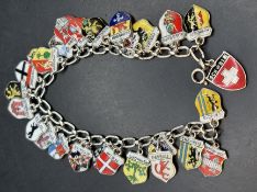 Silber-Armkette mit 27 emaillierten Städtewappen, alles Silber-800-, 38,7 gr