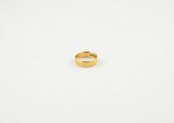 Shreve & Co. 18K Yellow Gold Band.