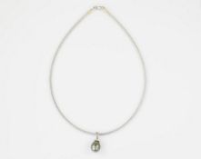 White Gold Choker with Pearl Pendant.
