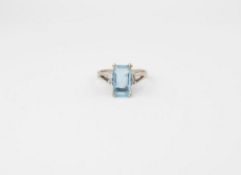14K White Gold & Aquamarine Ring.
