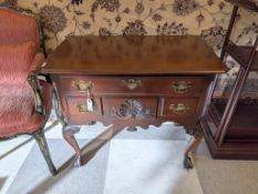 Colonial Mfg Co. Chippendale Style 5-Drawer Lowboy.