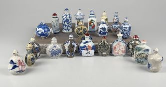 Sammlung Snuff Bottles chin. Porzellan 21 Stück
