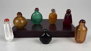 Sammlung Snuff Bottles aus Glas und Stein