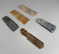 5 Archaische Anhänger Jade geschnitzt