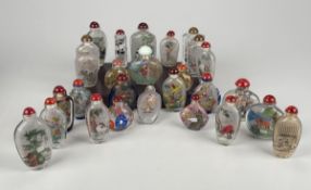 gr. Sammlung Snuff Bottles aus Glas 28 St.
