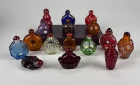 Sammlung Snuff Bottles aus Glas 16 St.