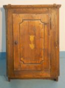 Kleiner süddeutscher Hängeschrank, 18. Jh.