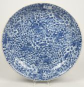 Große blau-weiße Kanton-Platte mit Phäonienblütenbemalung