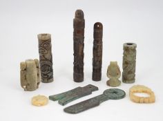 Sammlung versch. Jadeobjekte und Spaten-/Messergeld