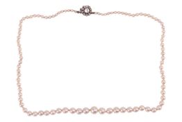 A single-strand cultured pearl necklace, comprising of a row of graduated 3.2mm - 8.35mm round cultu