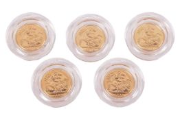 Five 1982 half sovereigns, of 22ct gold, diameter 19.30 mm, 3.99 grams, encapsualted to fitted boxes