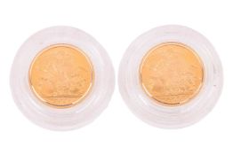 Two 1980 proof half sovereigns of 22ct gold, diameter 19.30 mm, 3.99 grams, encapsulated to fitted b