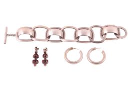 An Ibe Dahlquist for Georg Jensen bracelet, design number 192A, with toggle clasp, 20.5 cm long; a p