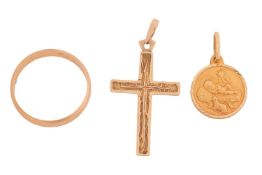 A small group of jewellery items comprising a court-shaped 3.5mm wedding band, in yellow metal teste