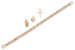 A 9ct yellow gold flat link bracelet, featuring an additional ridged bar link, with a lobster clasp,