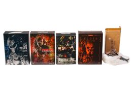 A collection of Alien vs Predator collectibles, to include - Hot Toys Predator 2 Guardian Predator 1