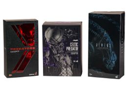 A Hot Toys 1:6 scale collectible Aliens figure, 'Alien Warrior', MMS 354, together with an Aliens vs