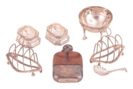 A mixed collection of silver items comprising a pair of silver toast racks, Sheffield, 1913, an Edwa
