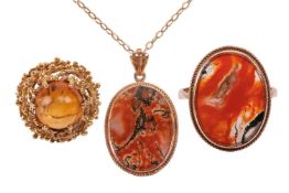 A small group of jewellery items comprising a moss agate pendant in a 9ct gold mount with yellow met