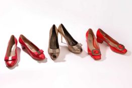 Salvatore Ferragamo - a pair of Vara bow peep-toe platform pumps in metallic beige leather (size 8);