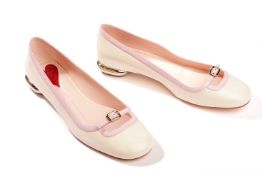 Roger Vivier - a pair of Choc B Mini ballerina flats in pink/cream patent leather. (size 39.5) RRP£8