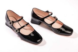 Roger Vivier - a pair of Tres Vivier Strass babies 25 flats in black patent leather. (size 39.5) RRP